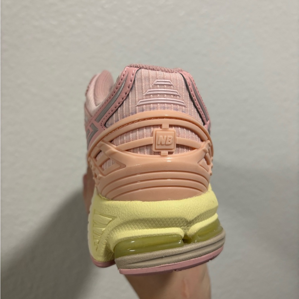 New Balance pink 1906r lunar year - Picture 3 of 7